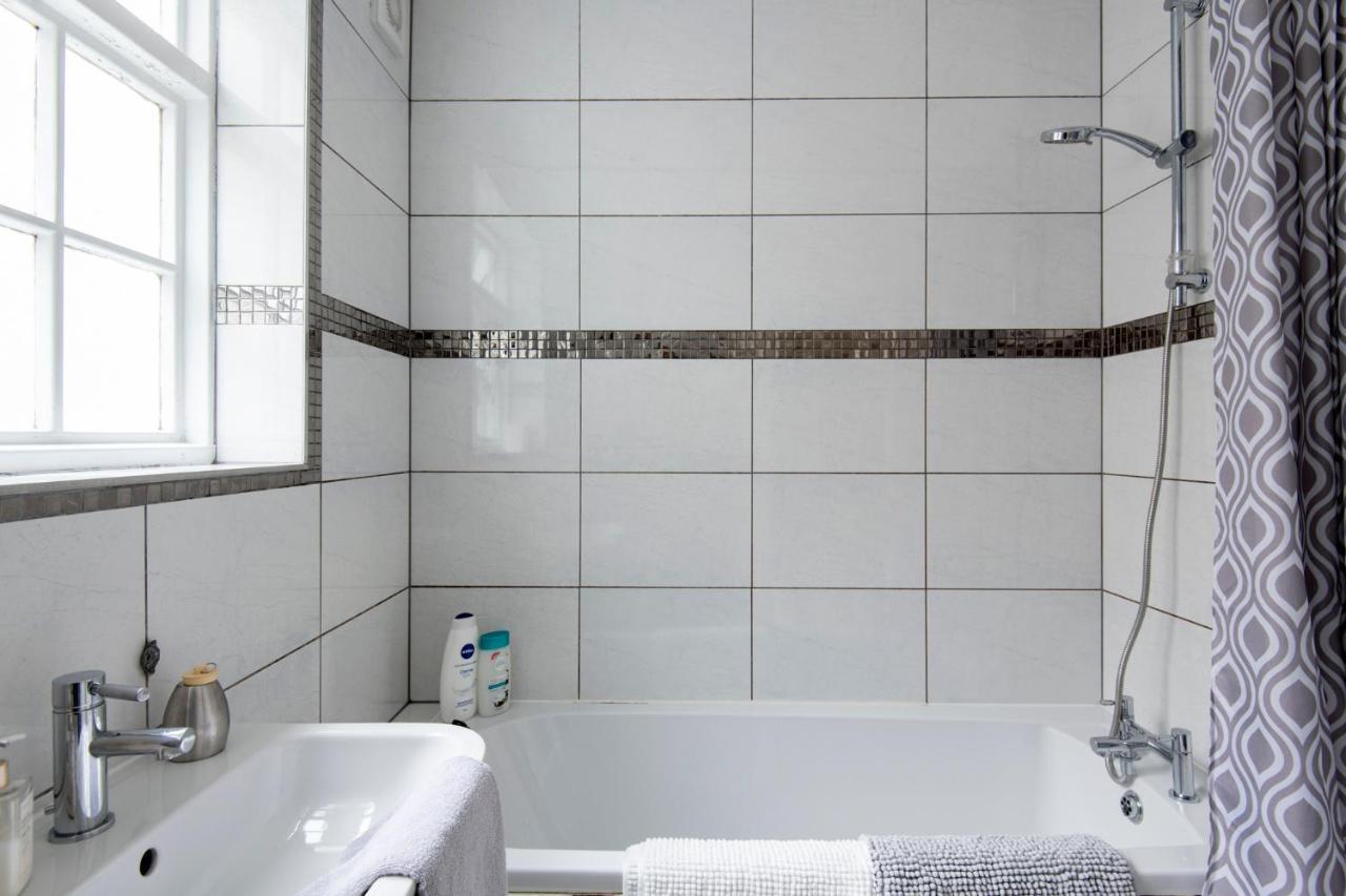 Ferienwohnung Fantastic 3 Bed Brighton House- Sleeps 6- Superfast Wifi And Garage Exterior foto